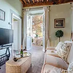 In Lucca With Stunning Tuscan Views Holiday home
