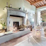 In Lucca With Stunning Tuscan Views *